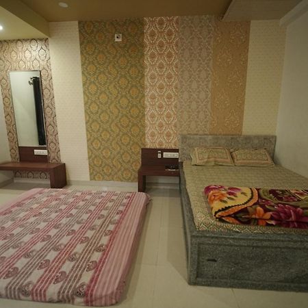 Hotel Pawar Palace And Restaurant Kelwa  Luaran gambar