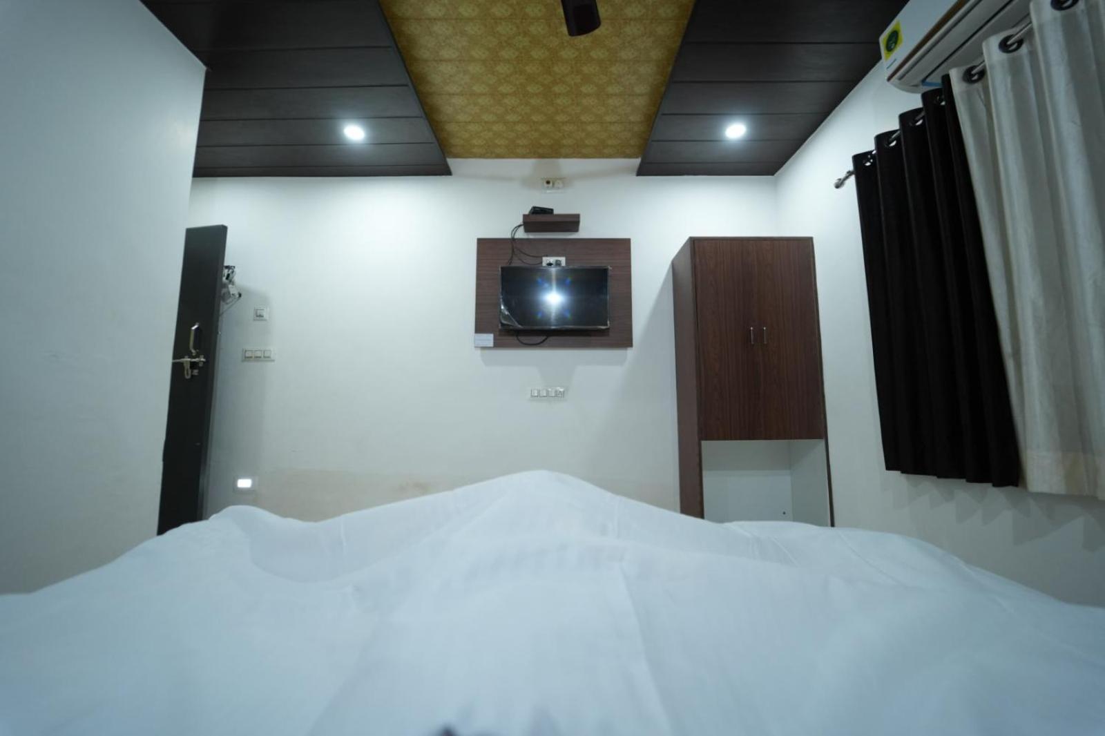 Hotel Pawar Palace And Restaurant Kelwa  Luaran gambar