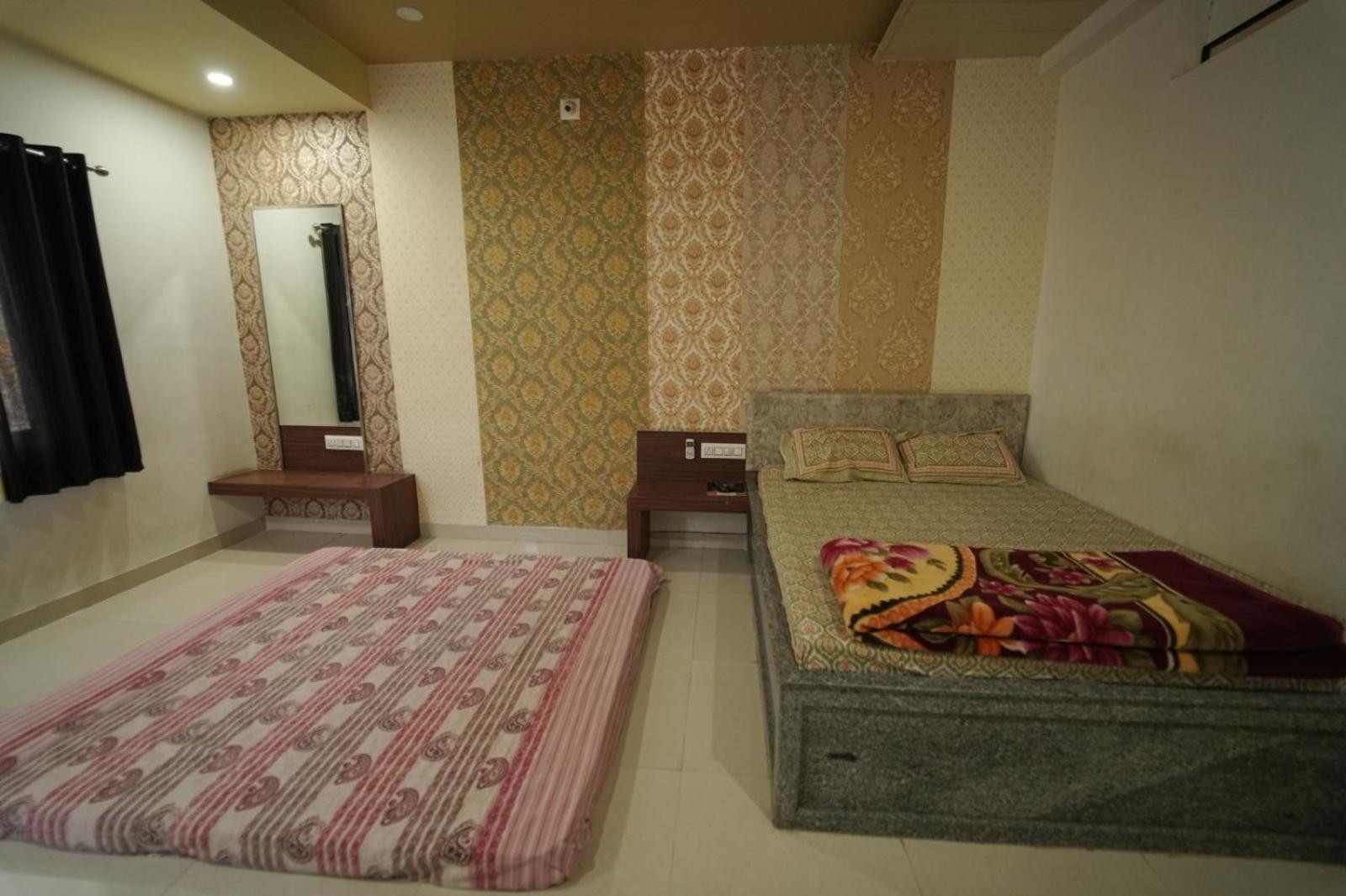 Hotel Pawar Palace And Restaurant Kelwa  Luaran gambar
