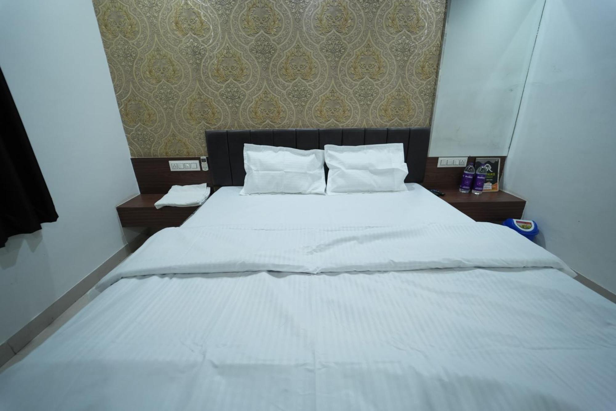 Hotel Pawar Palace And Restaurant Kelwa  Luaran gambar