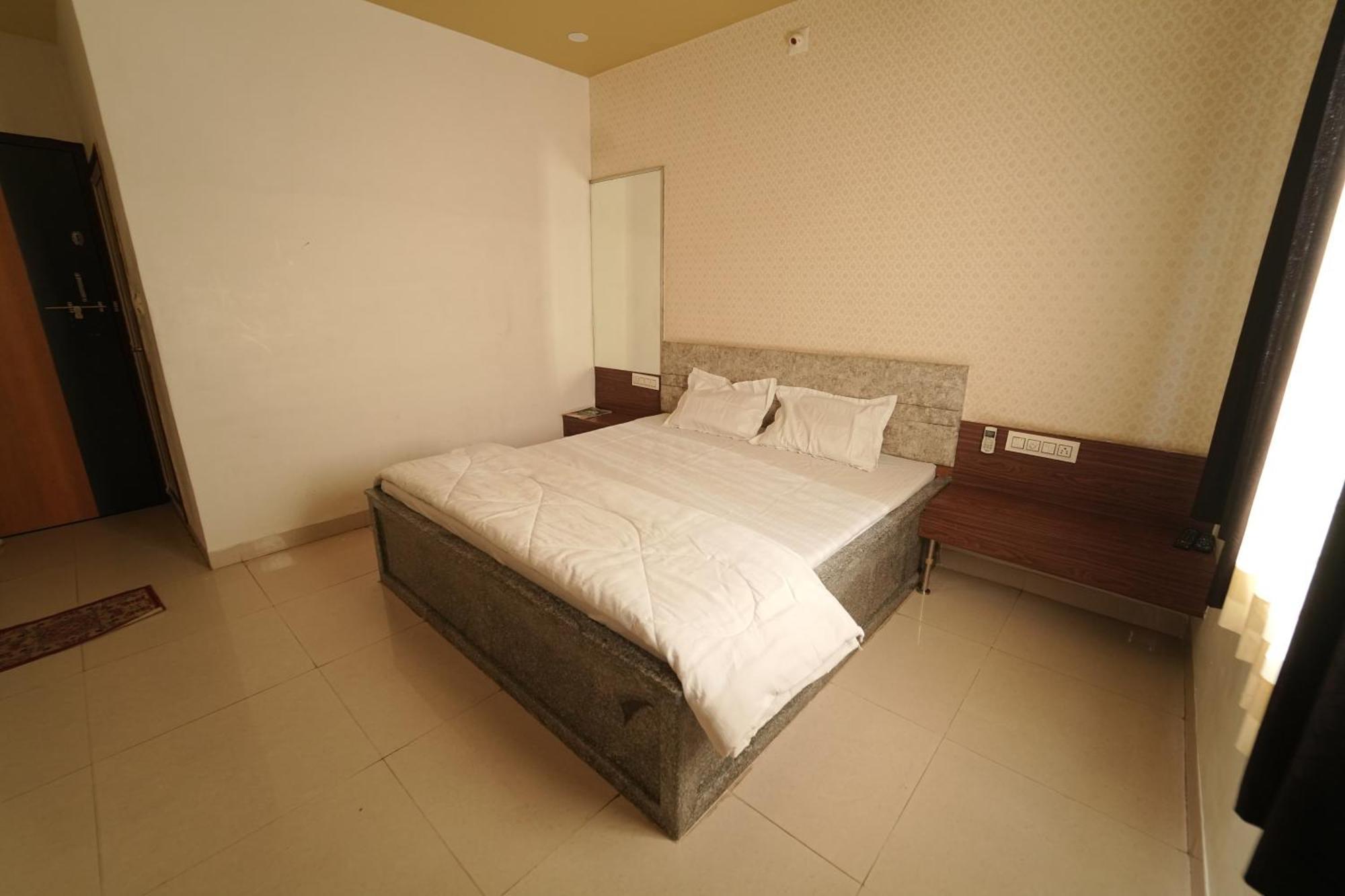 Hotel Pawar Palace And Restaurant Kelwa  Luaran gambar