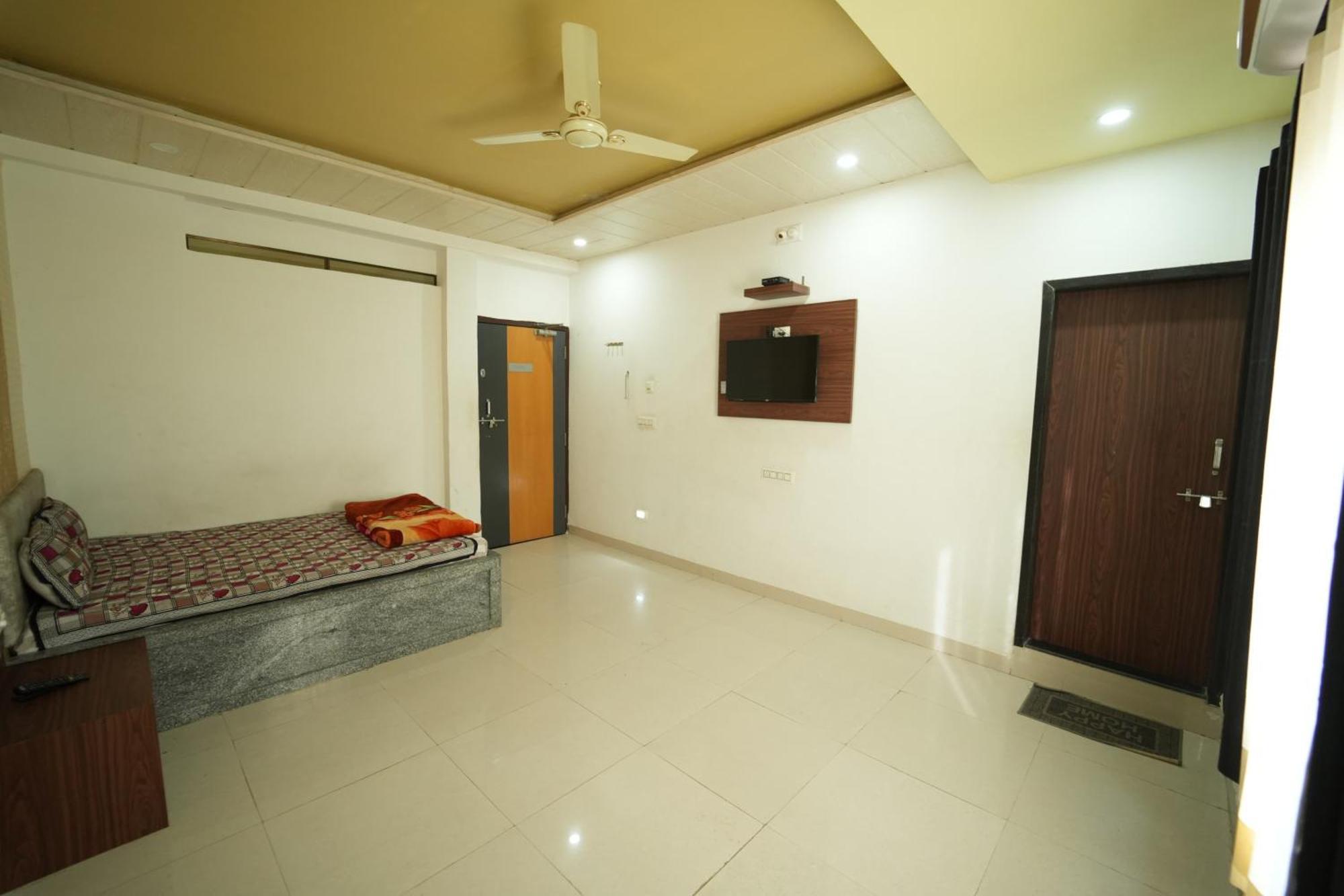 Hotel Pawar Palace And Restaurant Kelwa  Luaran gambar
