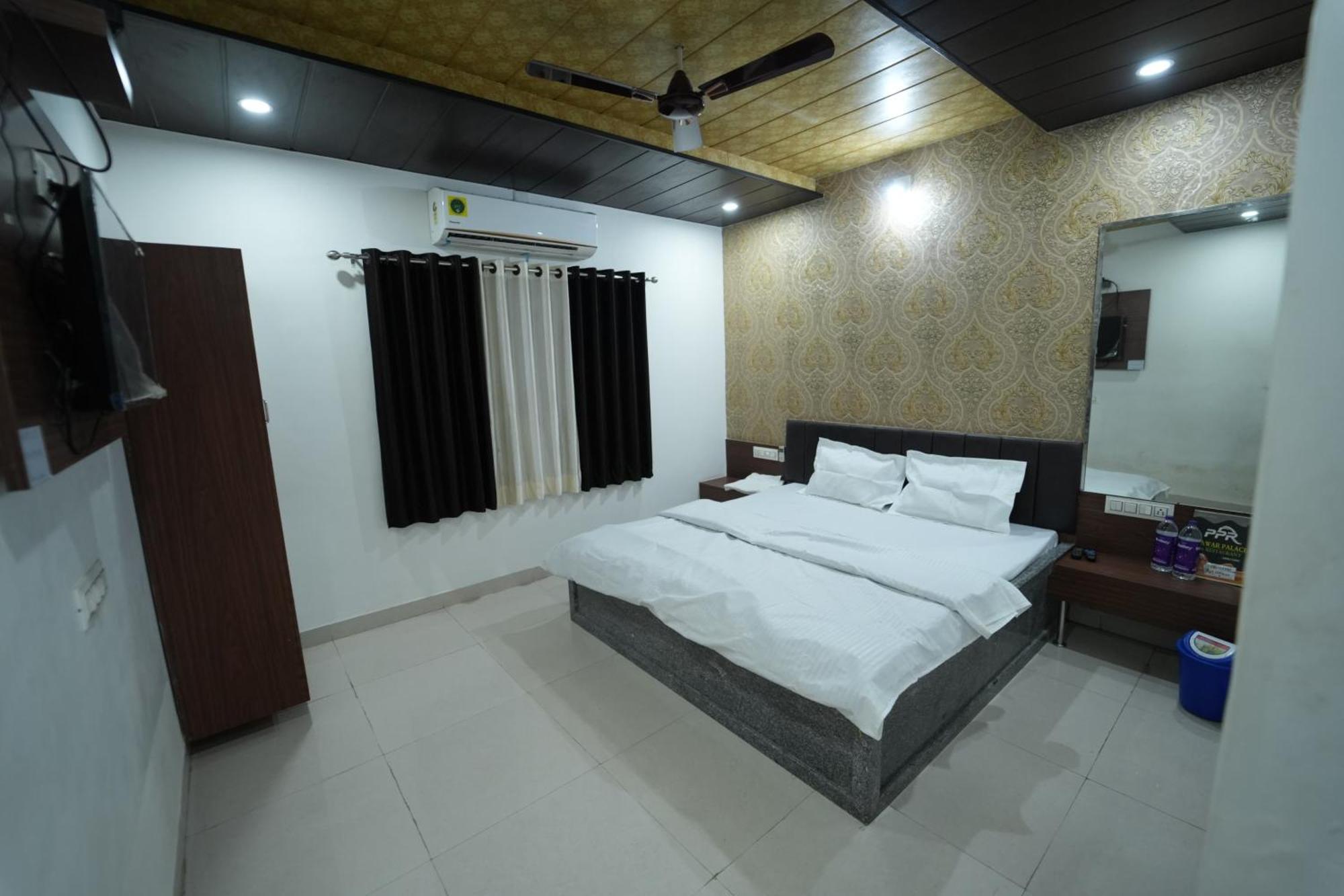 Hotel Pawar Palace And Restaurant Kelwa  Luaran gambar